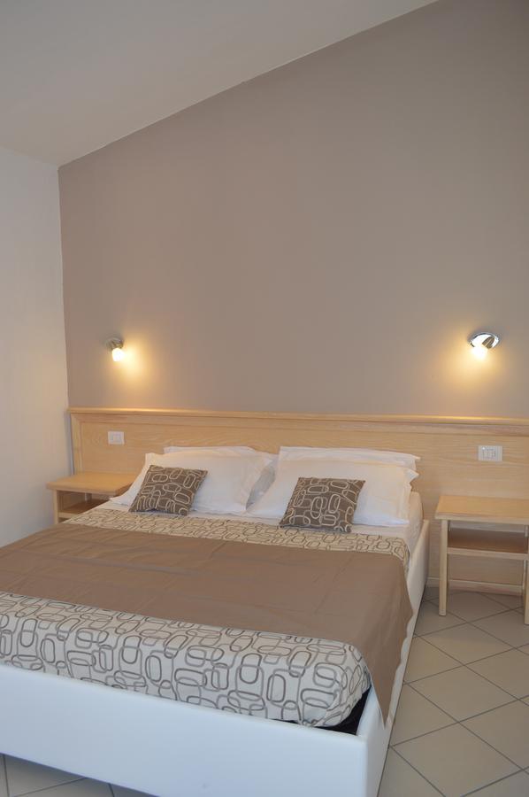 Guest Rooms Affittacamere San Teodoro  Exterior photo