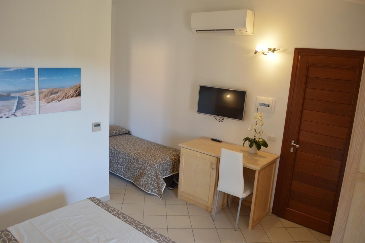 Guest Rooms Affittacamere San Teodoro  Exterior photo