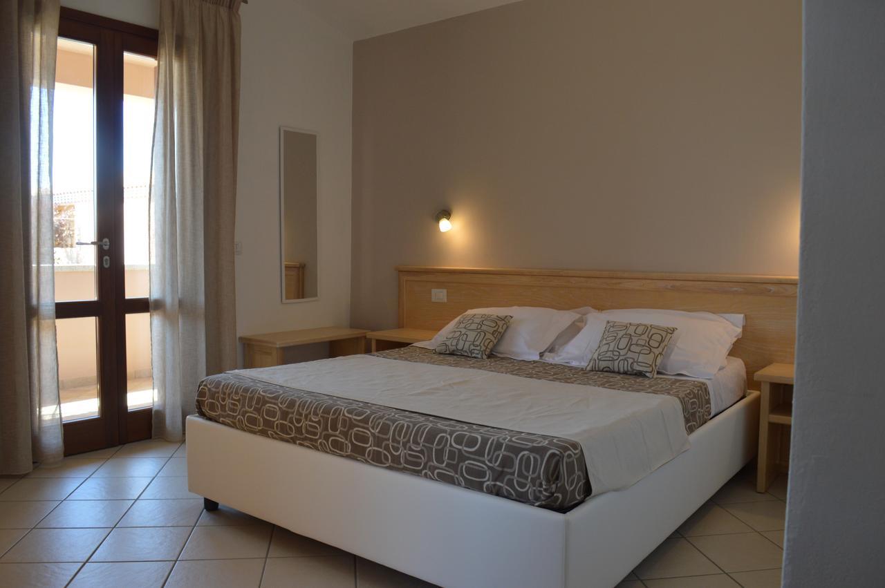 Guest Rooms Affittacamere San Teodoro  Exterior photo