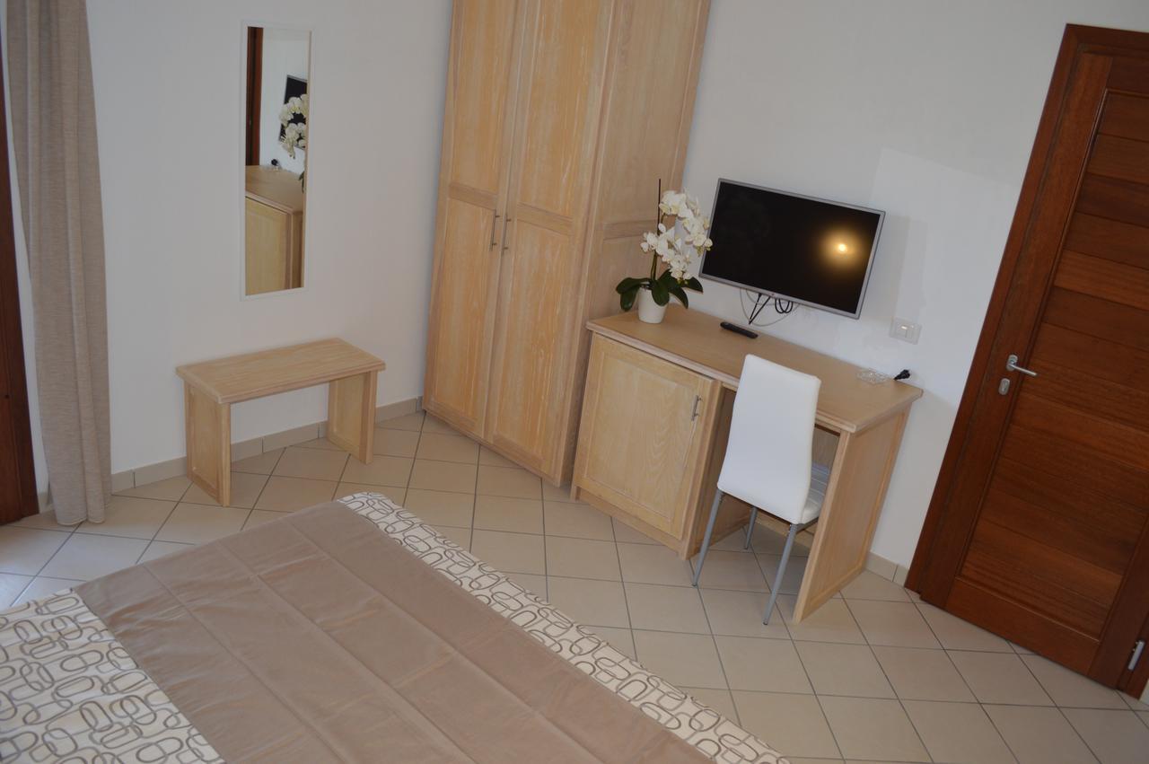 Guest Rooms Affittacamere San Teodoro  Exterior photo