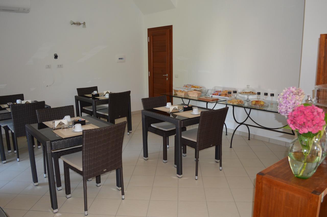 Guest Rooms Affittacamere San Teodoro  Exterior photo