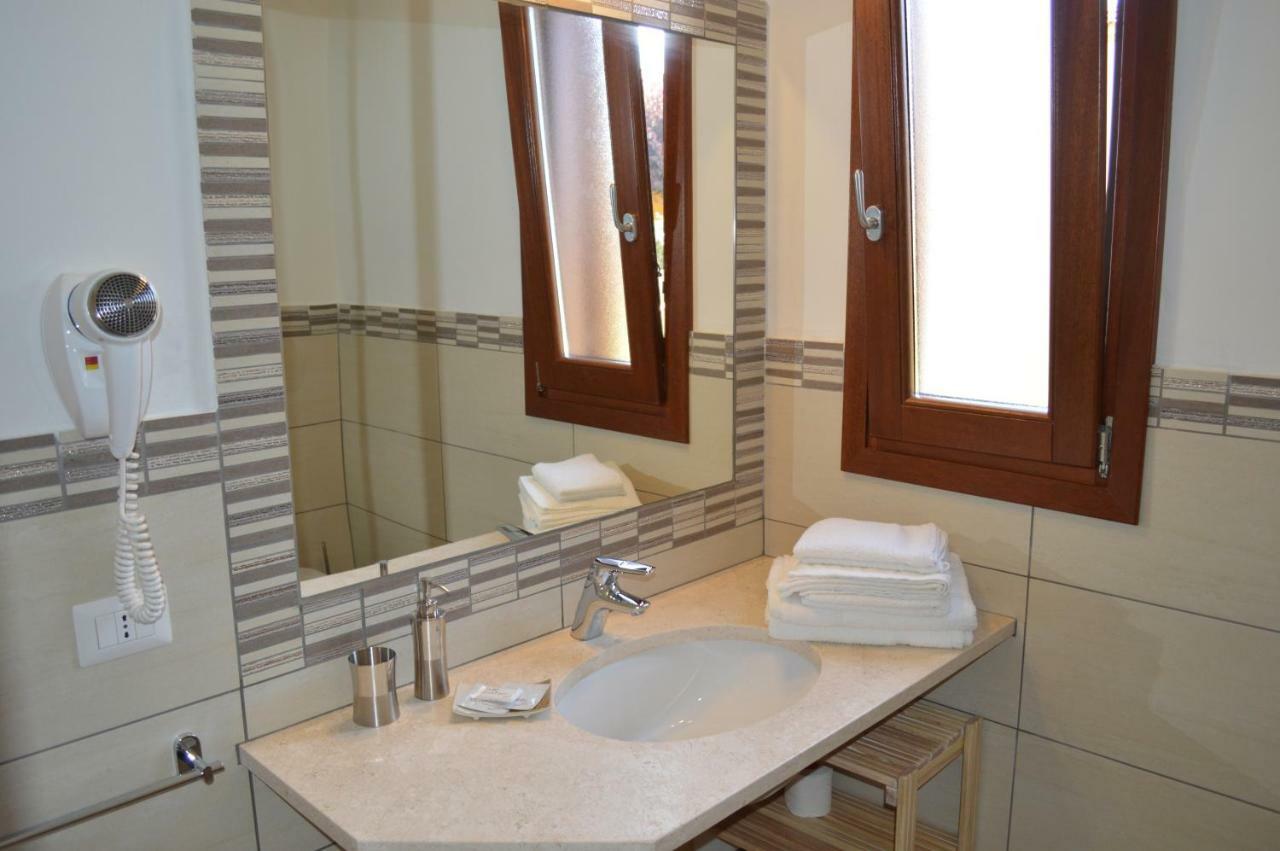 Guest Rooms Affittacamere San Teodoro  Exterior photo