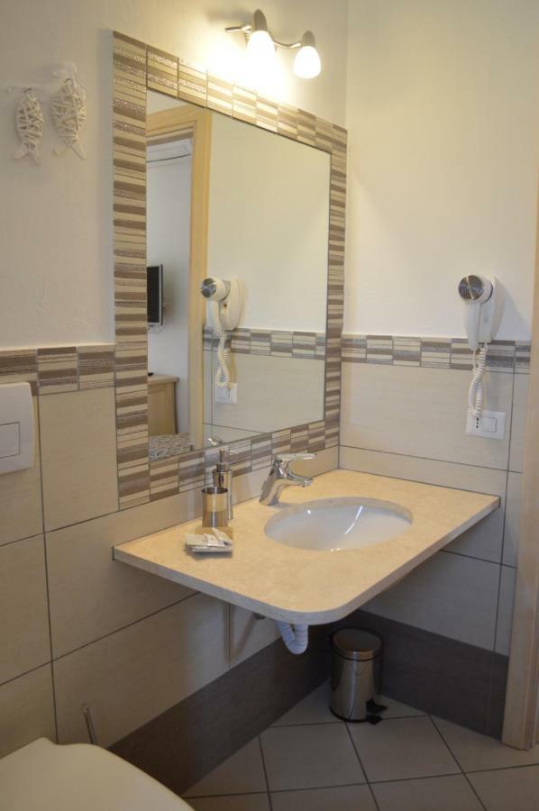 Guest Rooms Affittacamere San Teodoro  Exterior photo
